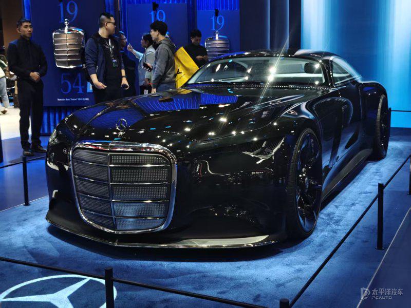 2025广州车展 奔驰Vision Iconic概念车亮相，以纯电GLC SUV设计语言与革新照明科技定义未来出行